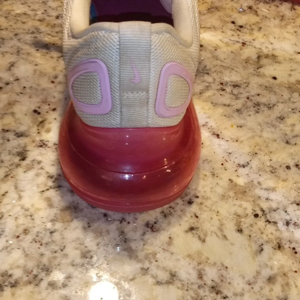 Nike - Picture 2 of 3